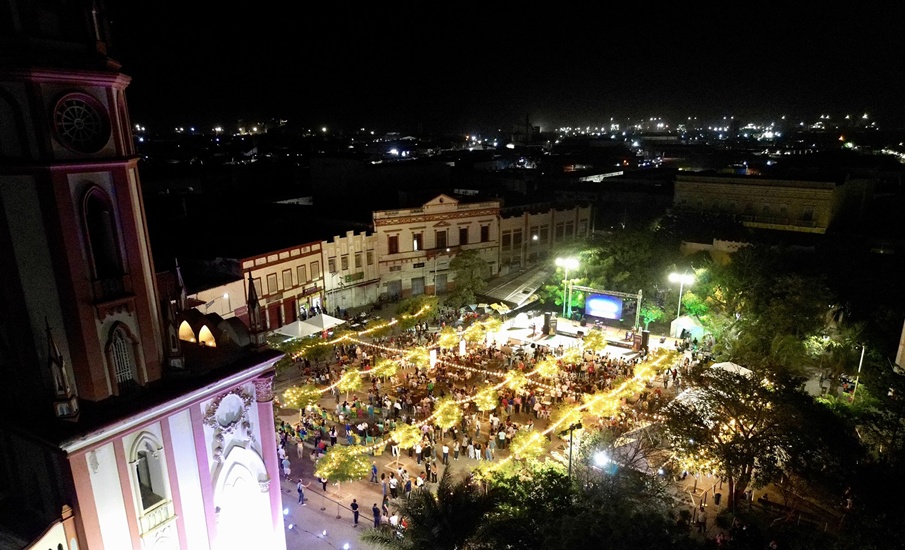 La plaza de San Nicolás volvió a brillar con Noches de Centro