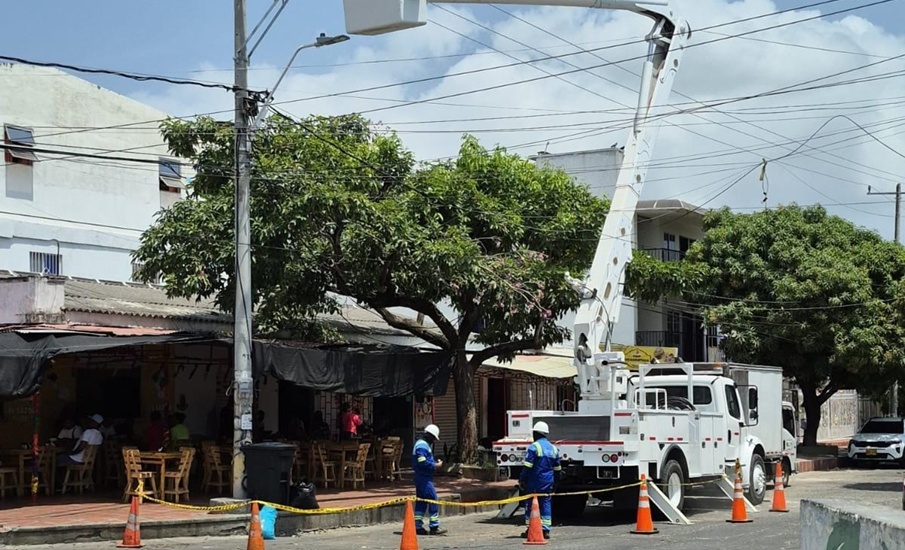 Trabajos eléctricos en sector de Andalucía en el norte de Barranquilla