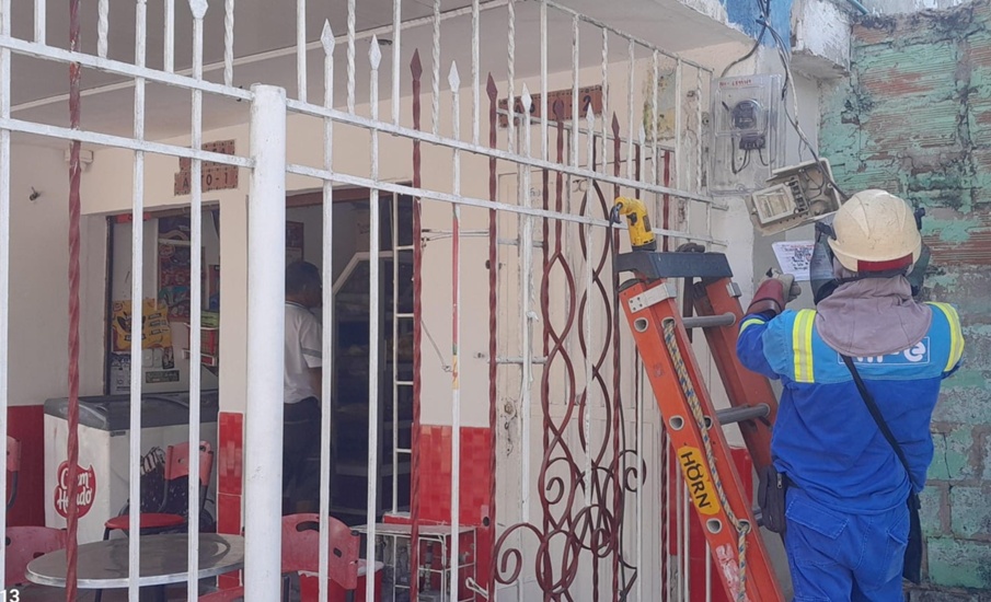 Tres estaderos de la zona de rumba de la carrera 8 con irregularidades eléctricas