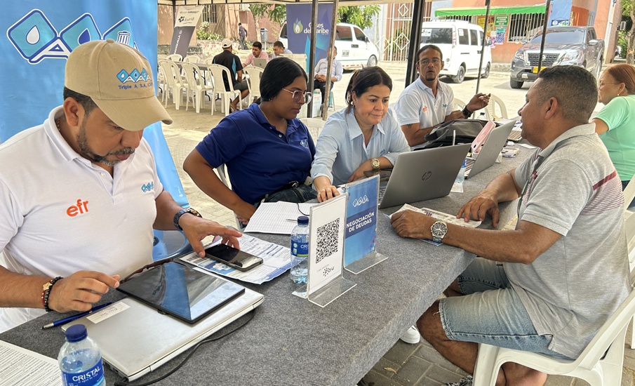 Barranquilleros se ponen al día con sus servicios gracias a la primera brigada de servicios públicos