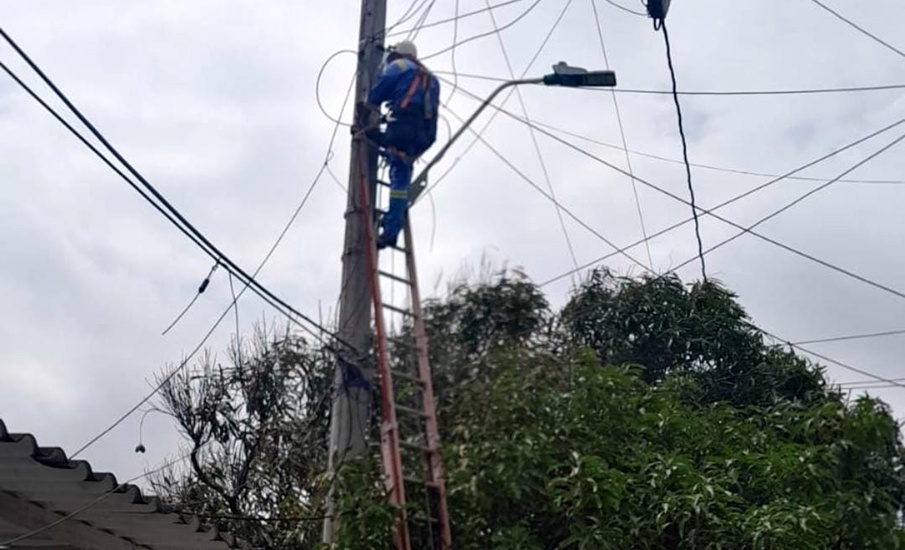 Trabajos eléctricos en un sector del barrio San Roque