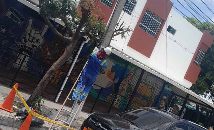 Trabajos eléctricos en un sector del barrio Lucero