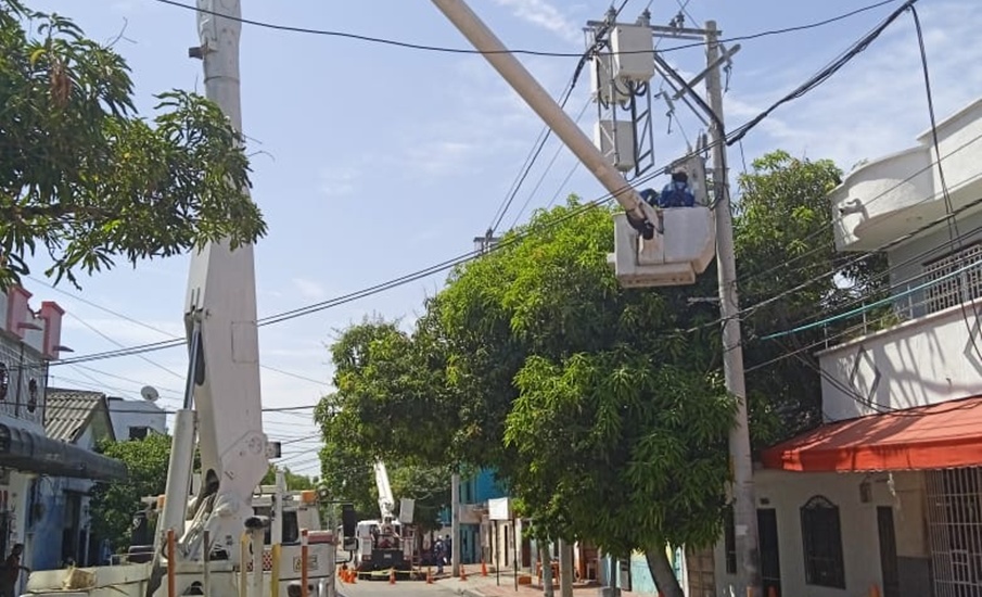 Trabajos en la red eléctrica en el municipio de Ponedera
