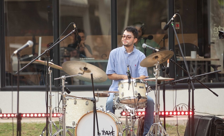Daniel Agudelo lanza su primer disco de jazz, una ‘travesía’ musical y personal