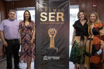 Alberto De Castro, Nancy Gómez, Andrea Escobar y Ana Rita Russo, durante el lanzamiento del premio.