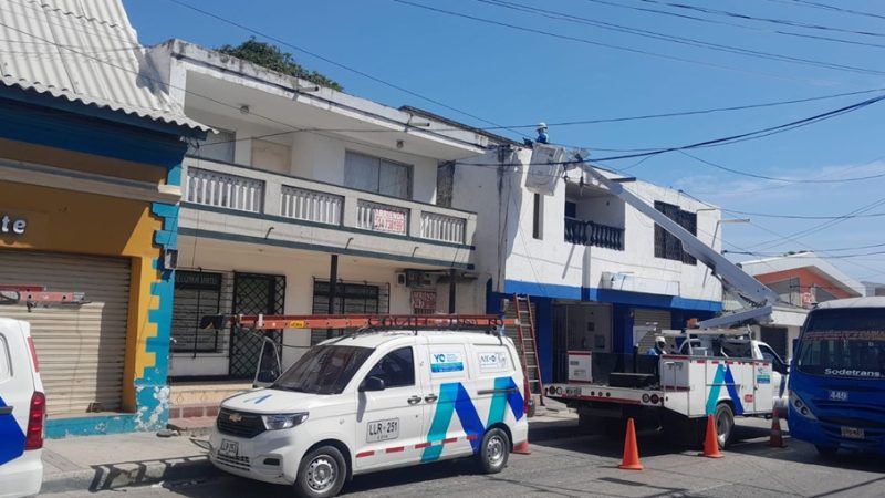 Obras de mantenimiento eléctrico en el barrio La Rivera en Soledad