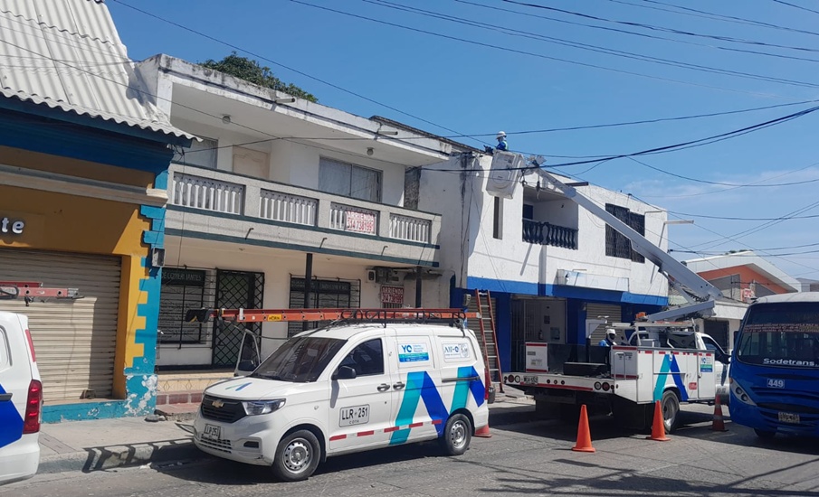 Obras de mantenimiento eléctrico en el barrio La Rivera en Soledad