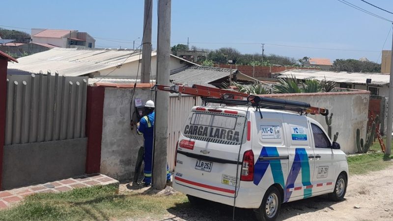 Trabajos eléctricos en el barrio El Bajito en Puerto Colombia