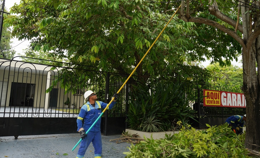 Trabajos eléctricos en el barrio El Bajito en Puerto Colombia