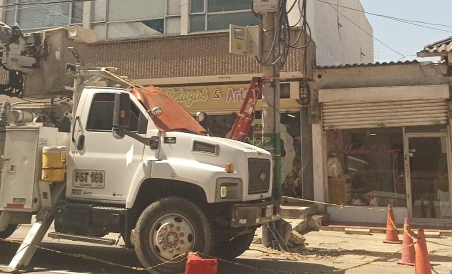 Instalan reguladores en la línea que lleva la energía a Ponedera y su zona rural
