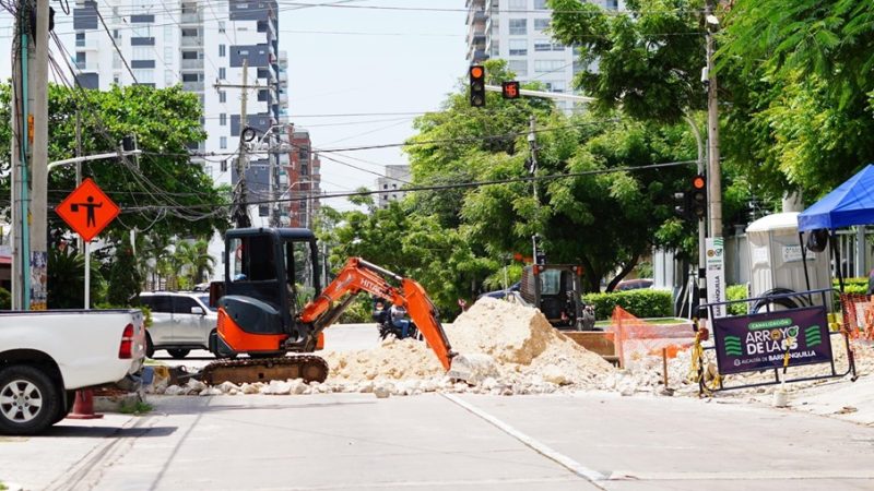 Trabajos eléctricos en el sector de las obras de canalización del arroyo de la calle 85