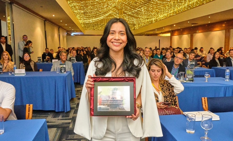 Laura Hernández recibe distinción nacional por su liderazgo en divulgación científica