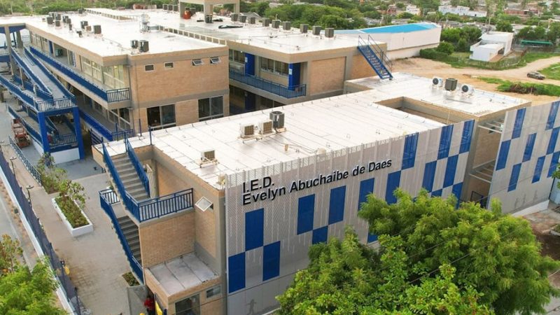 La Fundación Tecnoglass ES y la Alcaldía de Barranquilla inauguran la IED Evelyn Abuchaibe de Daes, un nuevo colegio STEAM en La Playa 