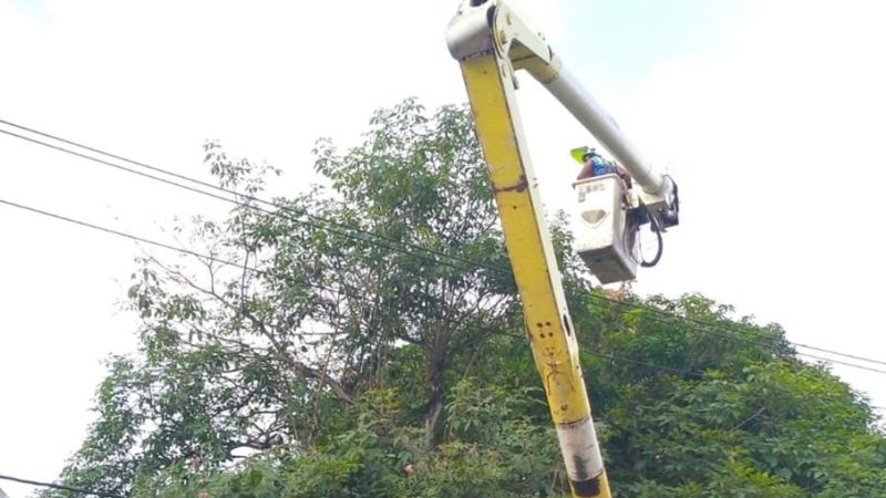 Cambio de redes eléctricas en el barrio Loma Fresca Norte en Baranoa