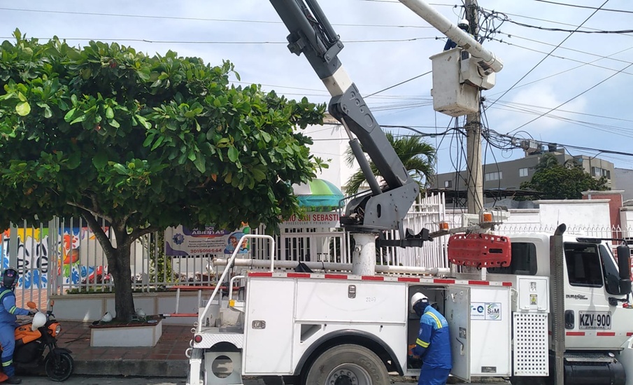 Air-e Intervenida instala nuevo transformador en un sector del barrio Las Flores