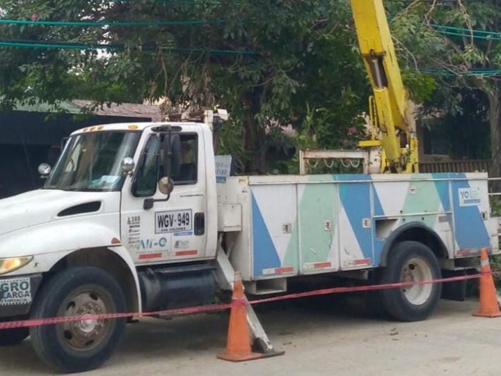 Instalan postes en un sector del barrio San Vicente en el norte de Barranquilla