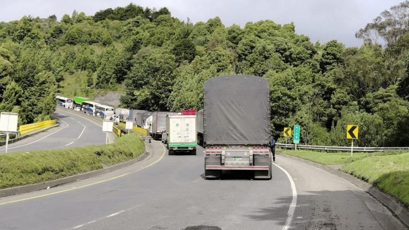Más de 500.000 litros de leche en riesgo por bloqueos en vías de Boyacá