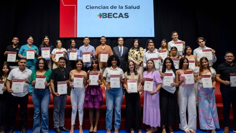 Con nuevos donantes y más de 250 becas, impulsamos el talento joven de la región y el país