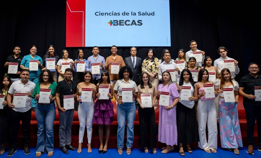 Con nuevos donantes y más de 250 becas, impulsamos el talento joven de la región y el país