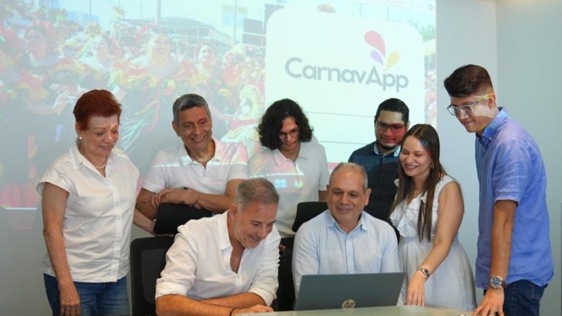 Universidad de la Costa entrega a Carnaval herramienta tecnológica para data de hacedores