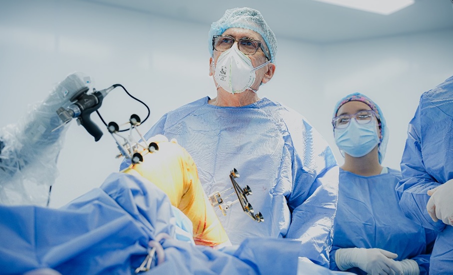 El HIC realiza la primera cirugía unicompartimental de rodilla con asistente robótico