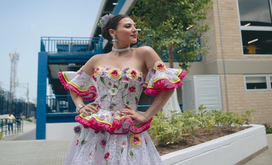 La reina Michelle inspira su vestuario en los jardines del viejo Prado