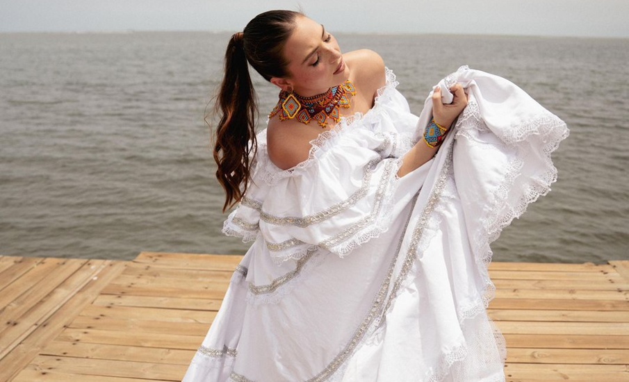 Reina del Carnaval de Barranquilla, Michelle Char Fernández, rinde homenaje a los bailes afro cantaos en el día del folclor 