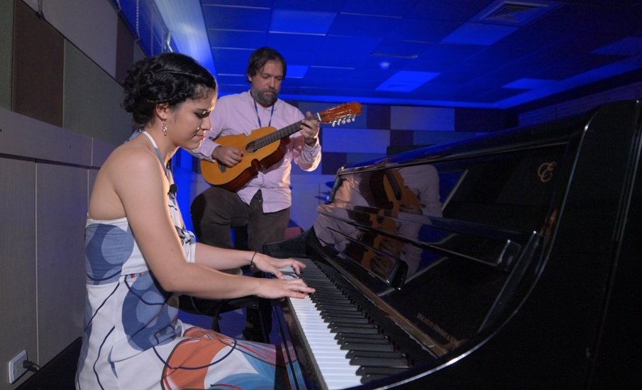 Egresada Anabella Cabrera lleva su obra musical al Concierto EuroCaribe