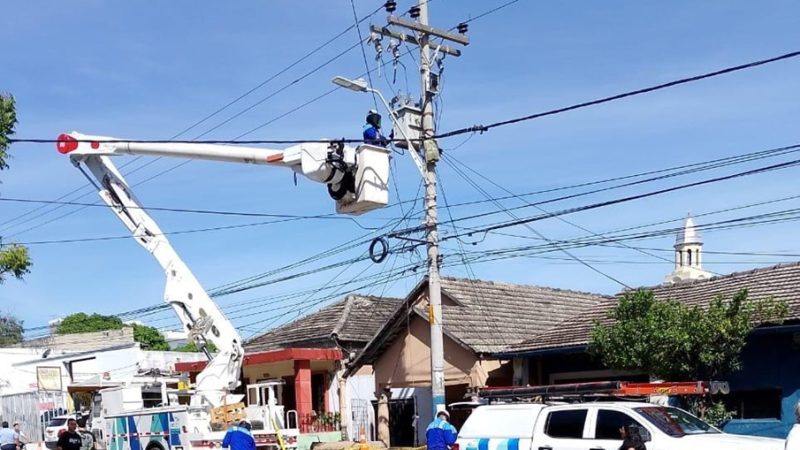 Labores de mantenimiento en el barrio Las Moras Norte en Soledad