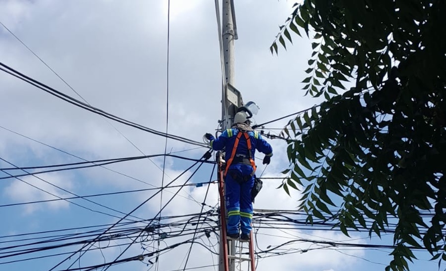 Cambio de redes eléctricas en un sector del barrio La Concepción en el norte de Barranquilla