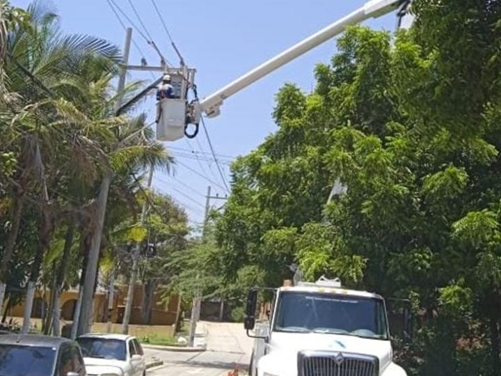 Instalan postes en sector del barrio Montes en Barranquilla