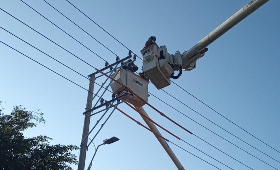 Trabajos eléctricos en el Corredor Universitario