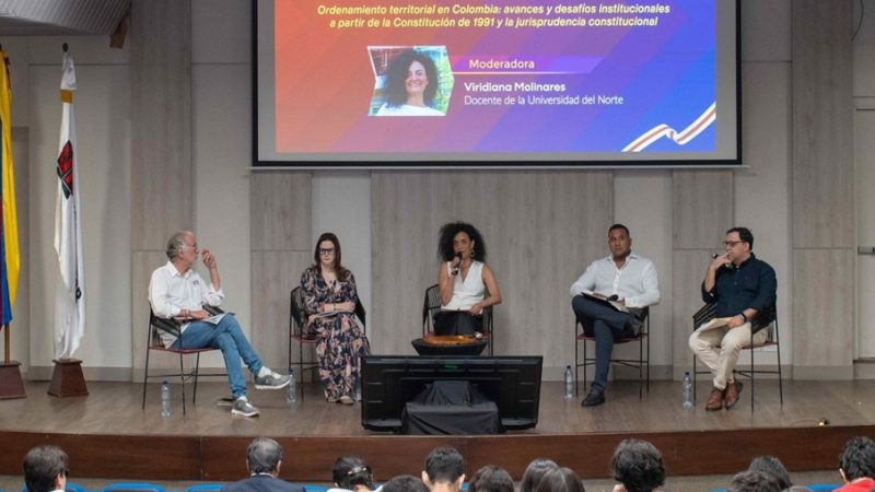 Los Diálogos Constitucionales llegaron a la región con análisis sobre autonomía y descentralización