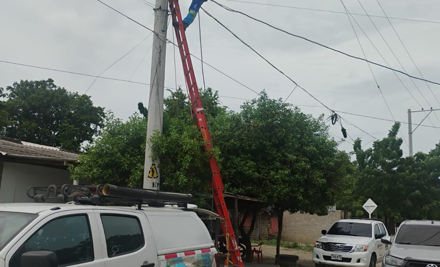 Cambian redes eléctricas en un sector del barrio Pumarejo en Barranquilla