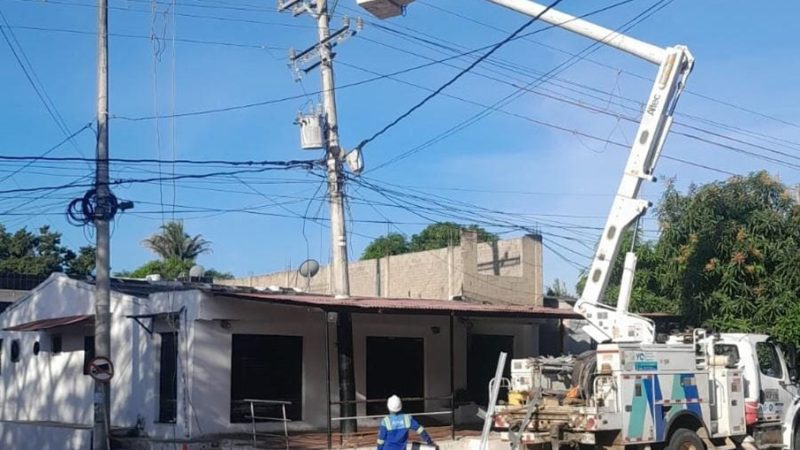 Obras eléctricas en un sector del barrio La Paz en Barranquilla