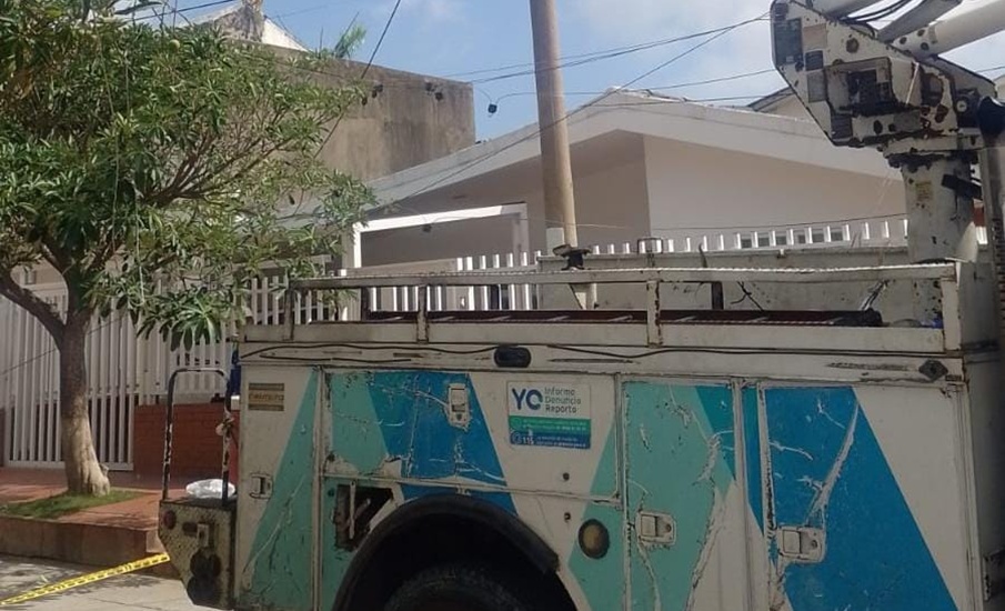 Trabajos eléctricos en un sector de Villa Carolina en el norte de Barranquilla