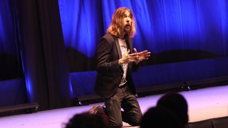 Micael Dahlen demuestra que el bienestar surge del «nosotros» y no del «yo»