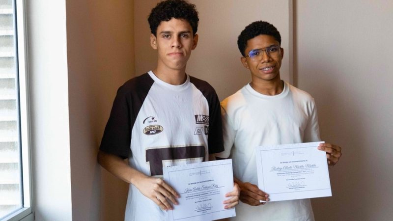 Jóvenes talentos conquistan el Mathematic Challenge Competition