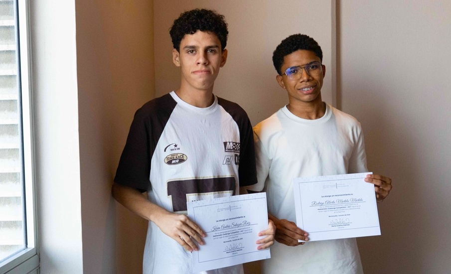 Jóvenes talentos conquistan el Mathematic Challenge Competition