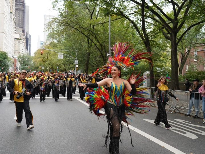 El Carnaval de Barranquilla deslumbra en el Desfile de la Hispanidad en Nueva York