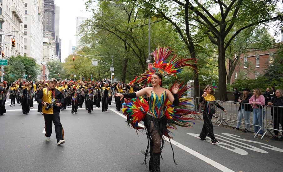 El Carnaval de Barranquilla deslumbra en el Desfile de la Hispanidad en Nueva York