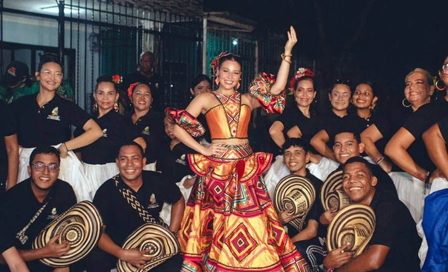 La reina Michelle izó su primera bandera y puso a rodar ‘el tour de la Michicleta’