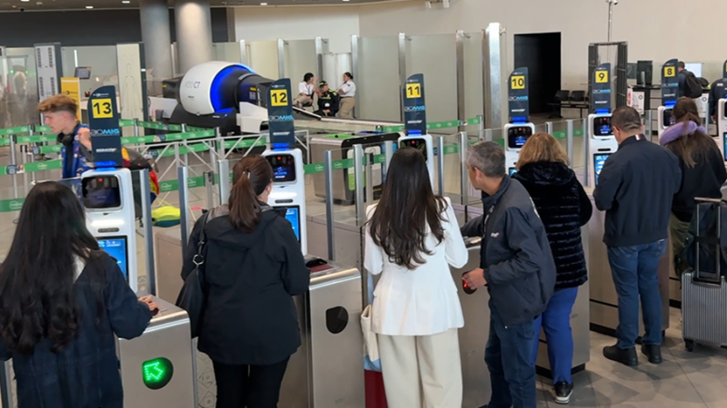 ¿Filas en aeropuertos durante receso escolar? Migración Colombia invita a usar tecnología Biomig