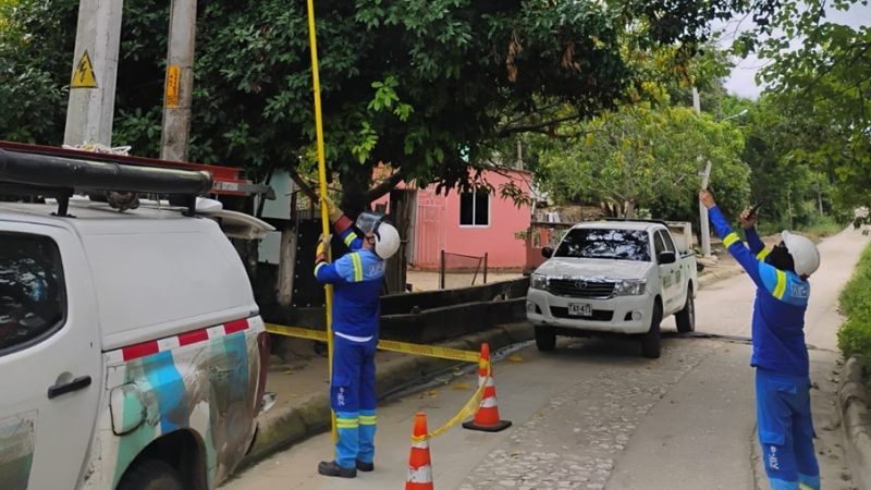 Instalan nuevas redes eléctricas en un sector de Soledad 2000