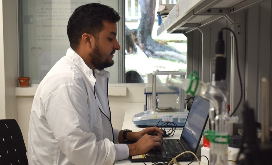 Investigación de maestría impulsa tecnología de hidrogeles para captura de CO₂