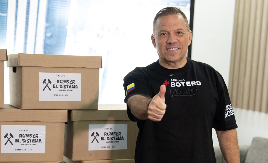 Santiago Botero, el primero en entregar firmas, reafirma: “No tengo jefe político ni jefe económico”