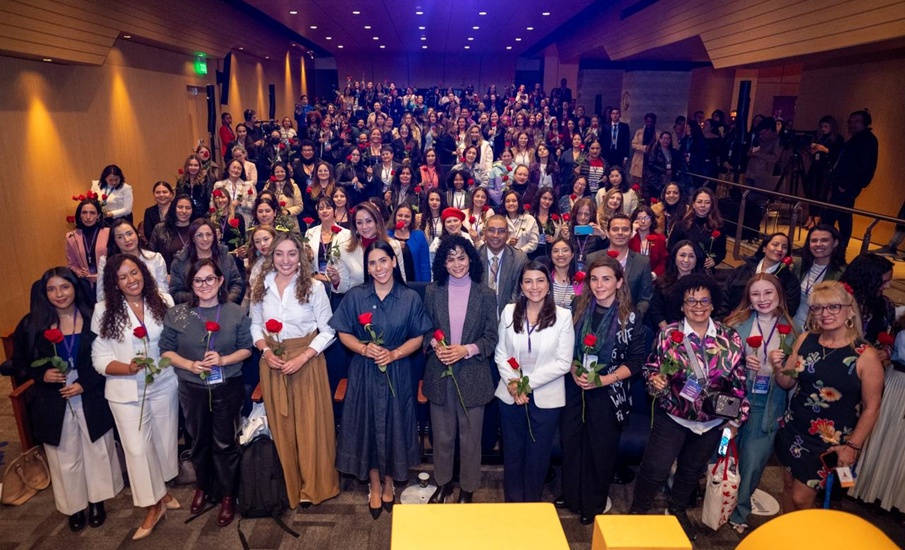 «La tecnología nos impulsa a avanzar juntas, porque con cada mujer que aprende y enseña, acercamos al país a la verdadera equidad»: Ministra TIC, Carina Murcia