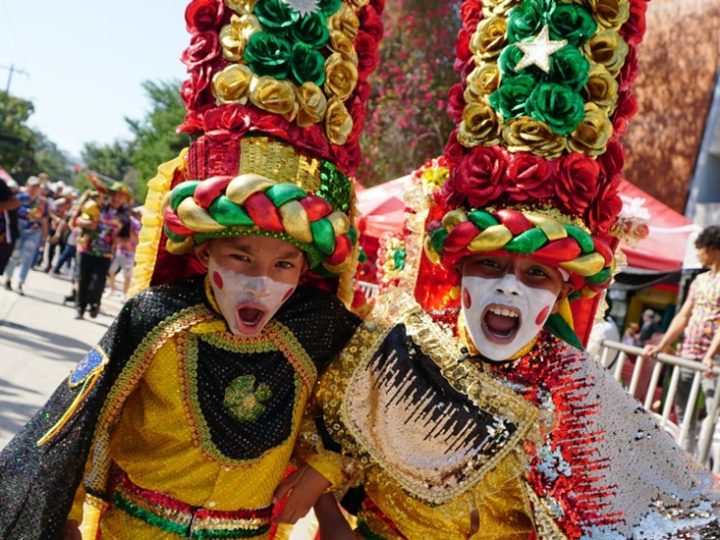 Reyes del Carnaval de Barranquilla 2026 llevan la alegría de la fiesta barranquillera al Desfile Folclórico de Independencia de Cartagena
