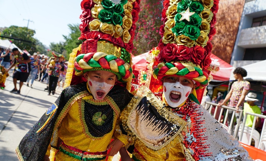 Reyes del Carnaval de Barranquilla 2026 llevan la alegría de la fiesta barranquillera al Desfile Folclórico de Independencia de Cartagena