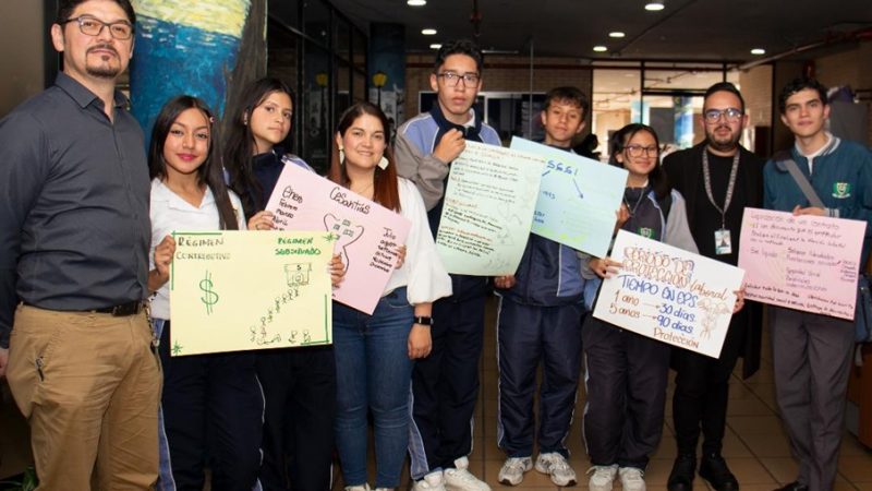 Jóvenes colombianos aprenden desde el colegio la importancia de la seguridad social